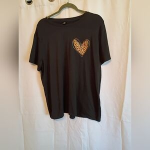 Shein Curve Size 1xl Black T-Shirt with Leopard Heart. So Cute For Fall.